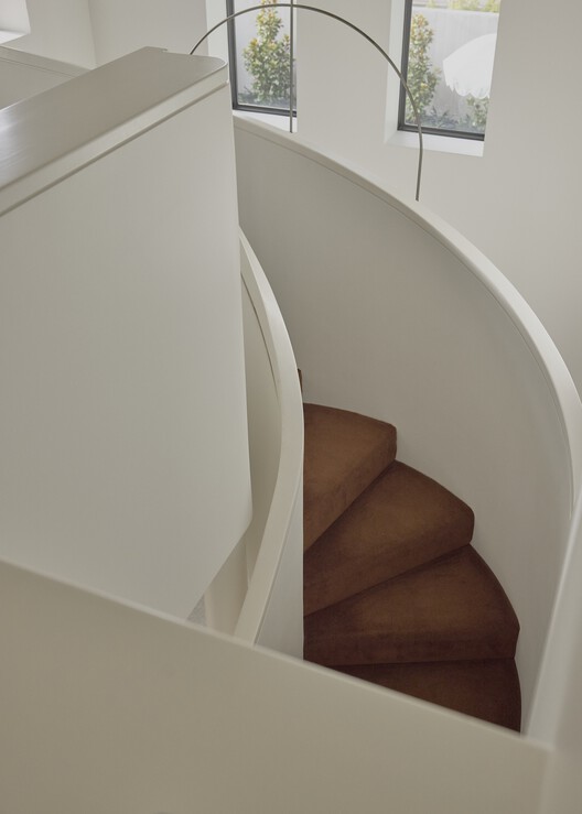 Strathmore Courtyard House / Studio Ceravolo Strathmore Courtyard House / Studio Ceravolo - Interior Photography, Stairs, Wood, Handrail