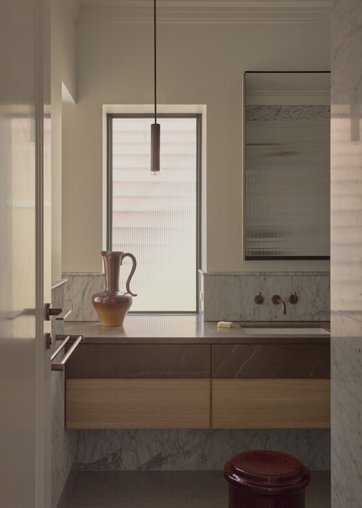 Strathmore Courtyard House / Studio Ceravolo Strathmore Courtyard House / Studio Ceravolo - Interior Photography, Bathroom, Wood, Countertop, Sink, Lighting