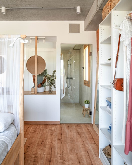 Arlo House / Luis Royon Barea and Andreu Arévalo Llàcer Arlo House / Luis Royon Barea and Andreu Arévalo Llàcer - Interior Photography, Wood, Lighting, Bedroom, Bed