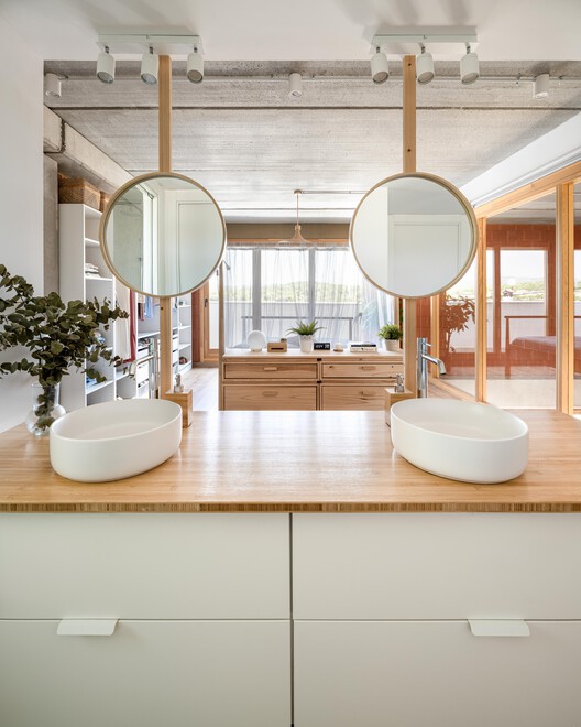 Arlo House / Luis Royon Barea and Andreu Arévalo Llàcer Arlo House / Luis Royon Barea and Andreu Arévalo Llàcer - Interior Photography, Bathroom, Lighting, Sink, Countertop