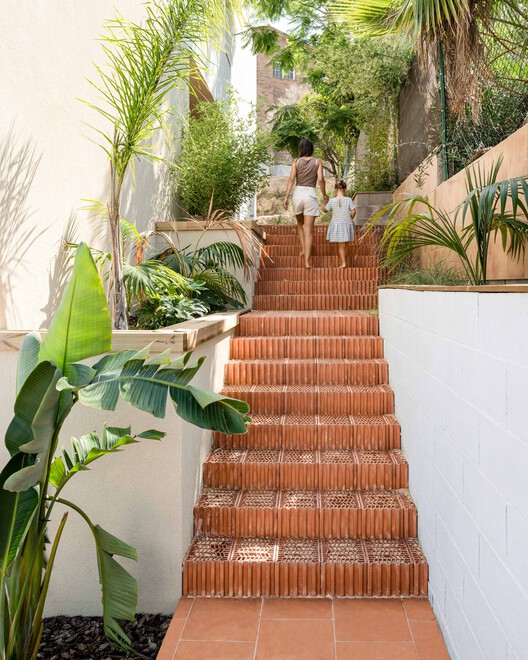 Arlo House / Luis Royon Barea and Andreu Arévalo Llàcer Arlo House / Luis Royon Barea and Andreu Arévalo Llàcer - Exterior Photography, Stairs, Garden