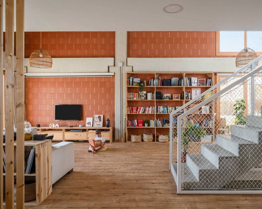 Arlo House / Luis Royon Barea and Andreu Arévalo Llàcer Arlo House / Luis Royon Barea and Andreu Arévalo Llàcer - Interior Photography, Wood, Shelving, Lighting, Chair