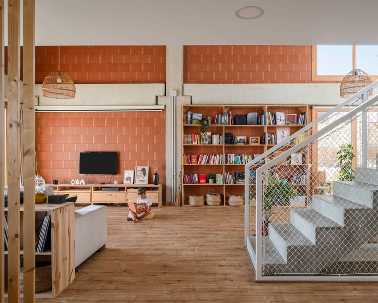 Arlo House / Luis Royon Barea and Andreu Arévalo Llàcer - Interior Photography, Wood, Shelving, Lighting, Chair