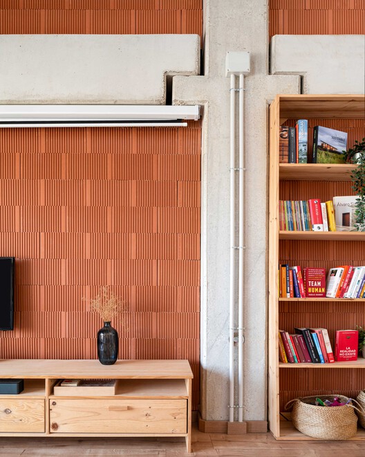 Arlo House / Luis Royon Barea and Andreu Arévalo Llàcer Arlo House / Luis Royon Barea and Andreu Arévalo Llàcer - Interior Photography, Closet, Wood