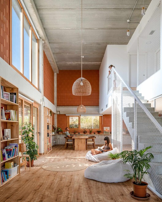 Arlo House / Luis Royon Barea and Andreu Arévalo Llàcer Arlo House / Luis Royon Barea and Andreu Arévalo Llàcer - Interior Photography, Wood, Lighting, Chair