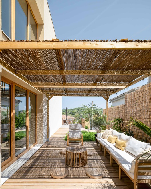Arlo House / Luis Royon Barea and Andreu Arévalo Llàcer Arlo House / Luis Royon Barea and Andreu Arévalo Llàcer - Exterior Photography, Wood, Beam, Deck, Balcony