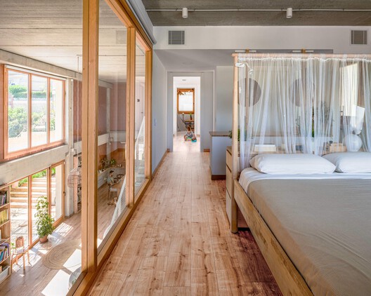 Arlo House / Luis Royon Barea and Andreu Arévalo Llàcer Arlo House / Luis Royon Barea and Andreu Arévalo Llàcer - Interior Photography, Wood, Lighting, Chair