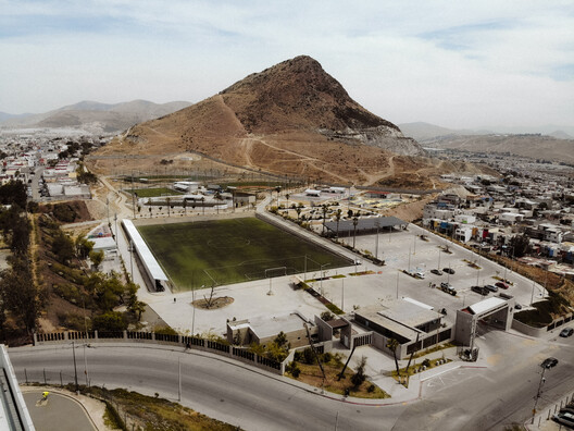 Abejas Sports and Recreation Center / border arquitectos Abejas Sports and Recreation Center / border arquitectos - Image 9 of 19