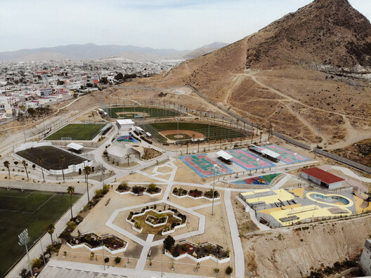 Abejas Sports and Recreation Center / border arquitectos Abejas Sports and Recreation Center / border arquitectos - Image 10 of 19