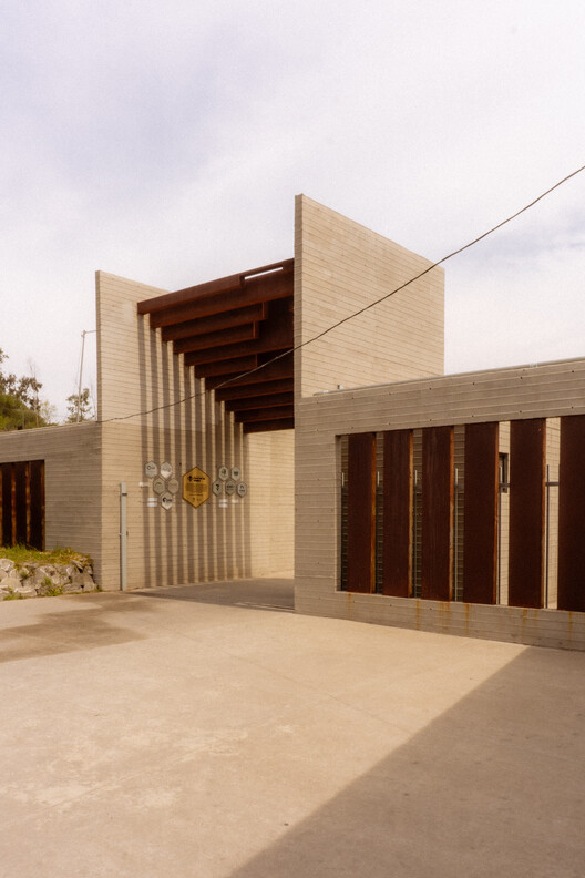 Abejas Sports and Recreation Center / border arquitectos Abejas Sports and Recreation Center / border arquitectos - Exterior Photography, Wood, Concrete