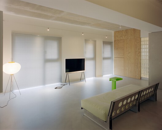 Raw & Warm Residence / Habitat Architects Raw & Warm Residence / Habitat Architects - Interior Photography, Wood, Lighting, Glass, Chair