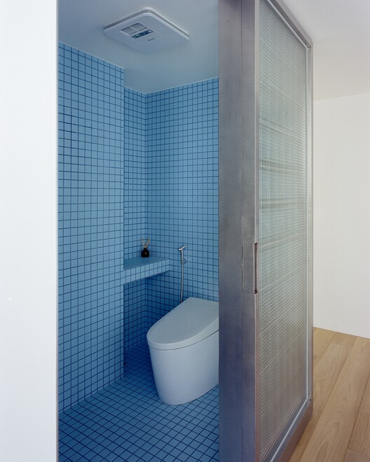 Raw & Warm Residence / Habitat Architects Raw & Warm Residence / Habitat Architects - Interior Photography, Bathroom, Toilet