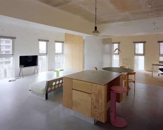 Raw & Warm Residence / Habitat Architects Raw & Warm Residence / Habitat Architects - Interior Photography, Kitchen, Wood, Lighting, Chair