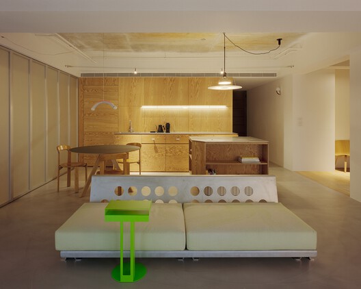 Raw & Warm Residence / Habitat Architects Raw & Warm Residence / Habitat Architects - Interior Photography, Wood, Lighting, Table, Chair