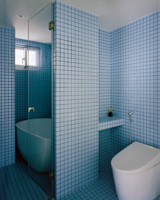 Raw & Warm Residence / Habitat Architects Raw & Warm Residence / Habitat Architects - Interior Photography, Bathroom, Toilet
