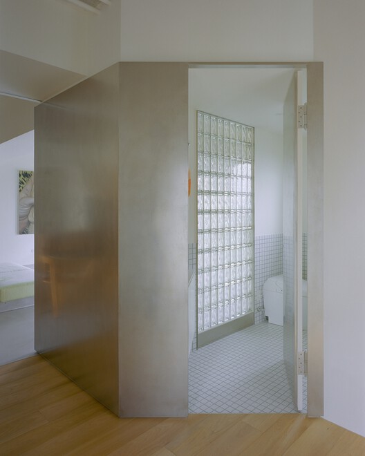 Raw & Warm Residence / Habitat Architects Raw & Warm Residence / Habitat Architects - Interior Photography, Glass