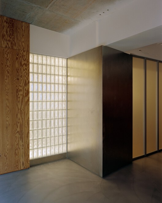 Raw & Warm Residence / Habitat Architects Raw & Warm Residence / Habitat Architects - Interior Photography, Wood