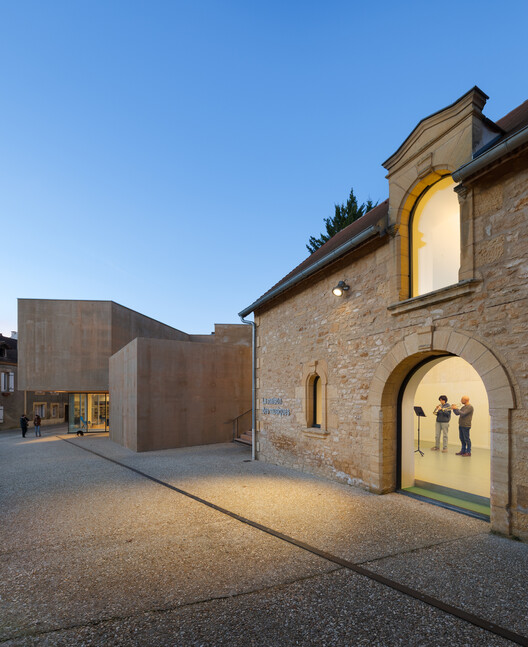 Construction of a Media Library and Redesign of a Music School in Sarlat-la-Canéda / Dominique Coulon & associés Construction of a Media Library and Redesign of a Music School in Sarlat-la-Canéda / Dominique Coulon & associés - Exterior Photography, Concrete