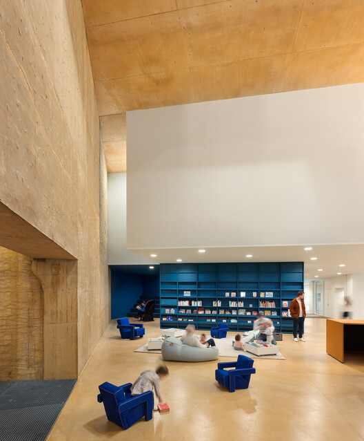 Construction of a Media Library and Redesign of a Music School in Sarlat-la-Canéda / Dominique Coulon & associés Construction of a Media Library and Redesign of a Music School in Sarlat-la-Canéda / Dominique Coulon & associés - Interior Photography, Chair