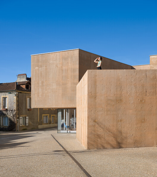 Construction of a Media Library and Redesign of a Music School in Sarlat-la-Canéda / Dominique Coulon & associés Construction of a Media Library and Redesign of a Music School in Sarlat-la-Canéda / Dominique Coulon & associés - Exterior Photography, Concrete