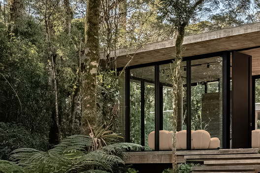 Glass House / Charlene Koetz Arquitetura - Image 3 of 22