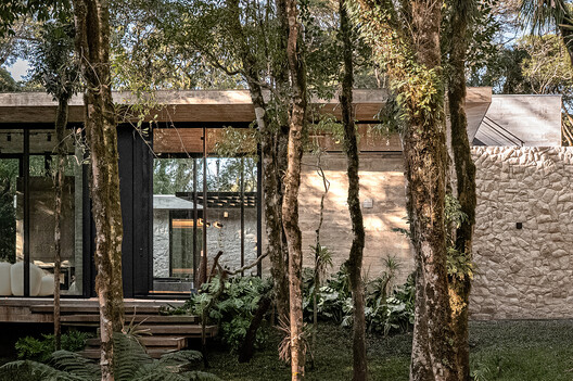 Glass House / Charlene Koetz Arquitetura - Image 4 of 22