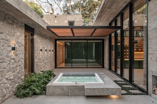 Glass House / Charlene Koetz Arquitetura - Exterior Photography, Courtyard