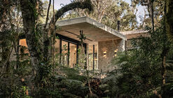 Glass House / Charlene Koetz Arquitetura