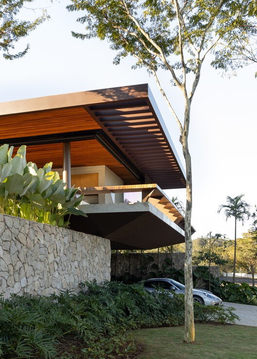 Forest House / Lucas Gonçalves Arquitetura - Exterior Photography, Wood, Beam, Courtyard, Balcony