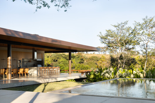 Forest House / Lucas Gonçalves Arquitetura - Image 5 of 28