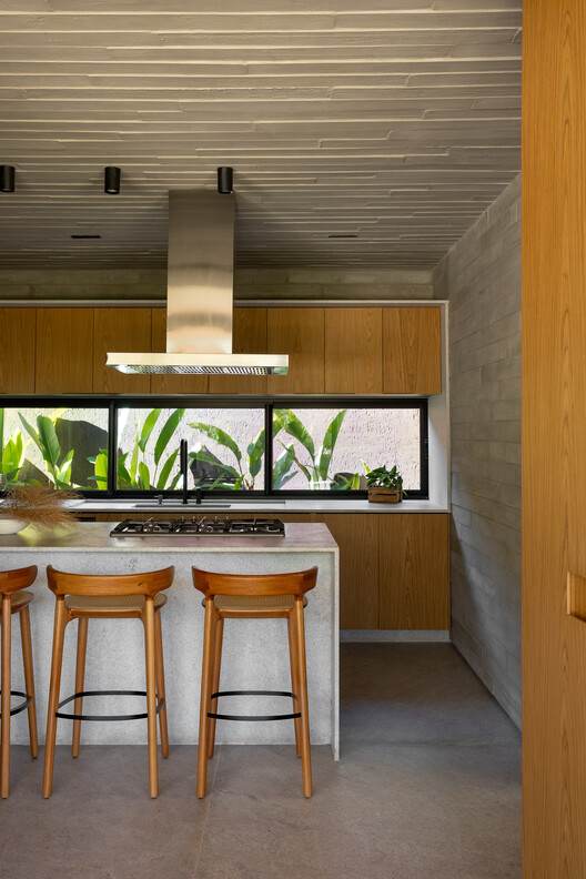 Forest House / Lucas Gonçalves Arquitetura - Interior Photography, Kitchen, Countertop, Wood