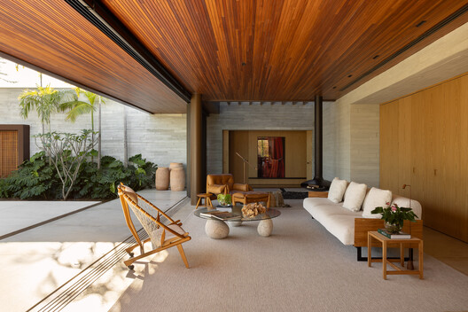 Forest House / Lucas Gonçalves Arquitetura - Interior Photography, Living Room, Wood, Chair