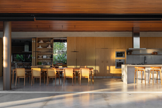 Forest House / Lucas Gonçalves Arquitetura - Interior Photography, Kitchen, Wood, Table, Lighting, Chair, Countertop, Beam, Glass