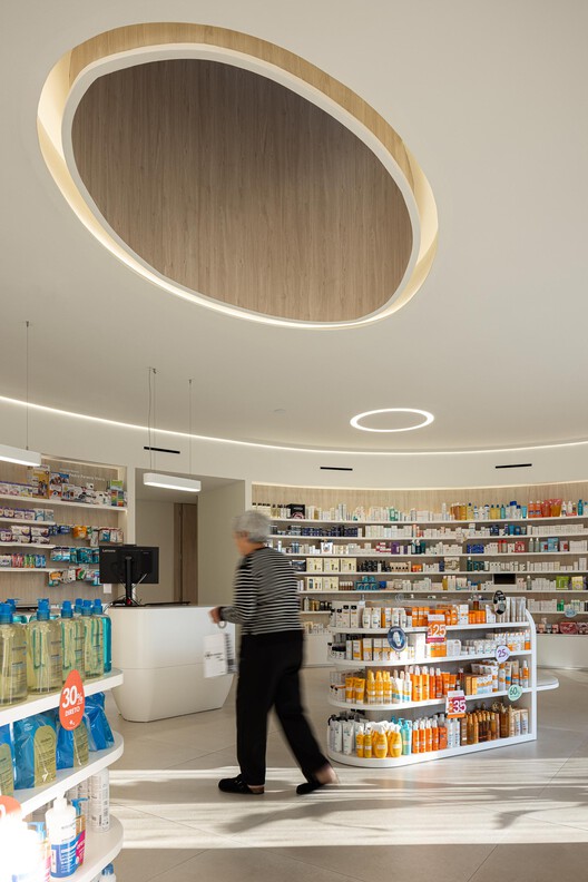 São João Pharmacy / Tsou Arquitectos São João Pharmacy / Tsou Arquitectos - Interior Photography, Shelving
