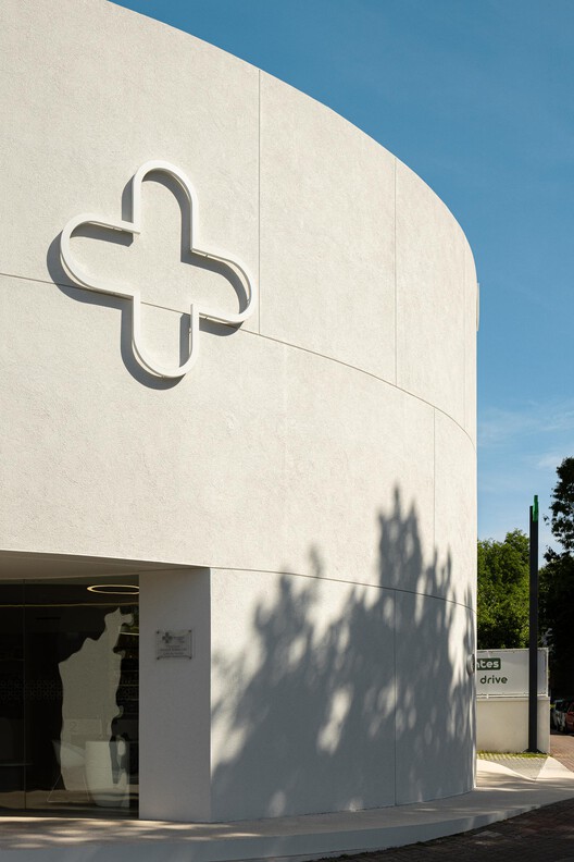 São João Pharmacy / Tsou Arquitectos São João Pharmacy / Tsou Arquitectos - Image 12 of 35