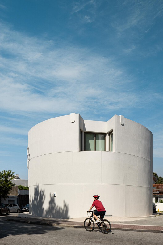 São João Pharmacy / Tsou Arquitectos São João Pharmacy / Tsou Arquitectos - Exterior Photography, Concrete