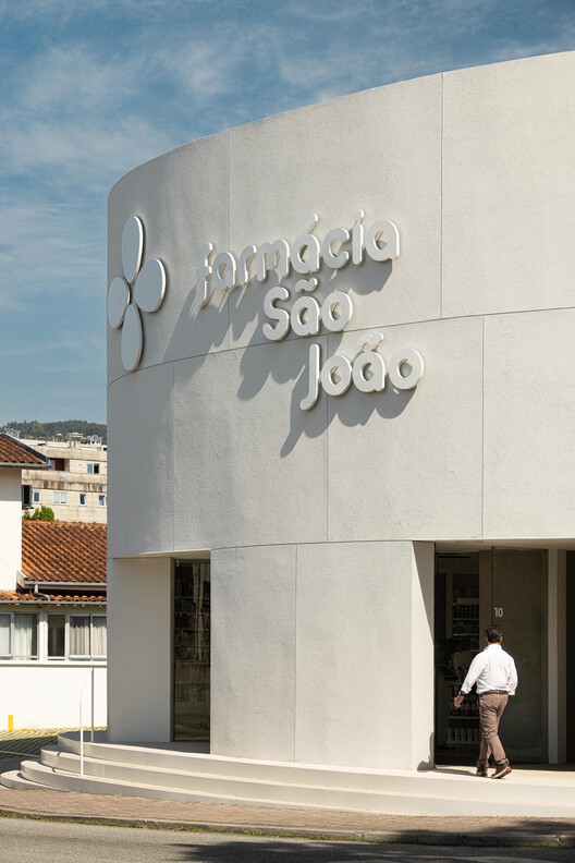 São João Pharmacy / Tsou Arquitectos São João Pharmacy / Tsou Arquitectos - Interior Photography