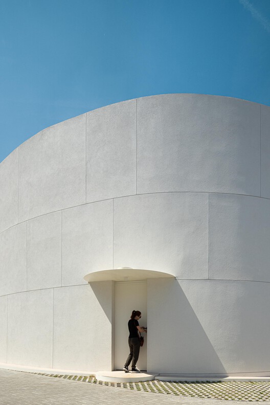 São João Pharmacy / Tsou Arquitectos São João Pharmacy / Tsou Arquitectos - Exterior Photography, Concrete