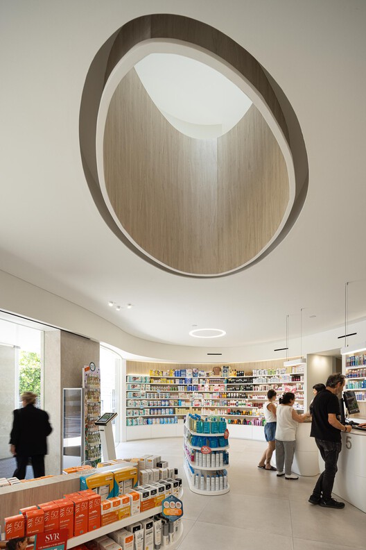 São João Pharmacy / Tsou Arquitectos São João Pharmacy / Tsou Arquitectos - Interior Photography, Shelving