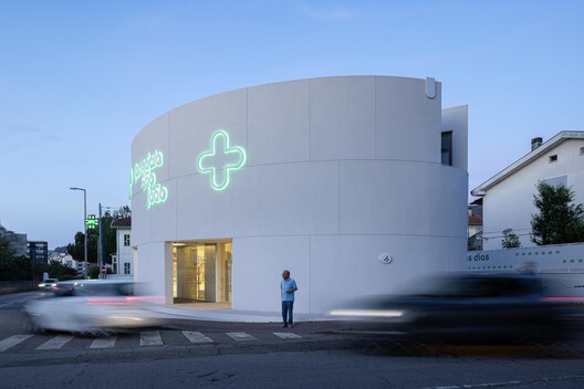 São João Pharmacy / Tsou Arquitectos São João Pharmacy / Tsou Arquitectos - Image 30 of 35