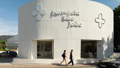São João Pharmacy / Tsou Arquitectos 