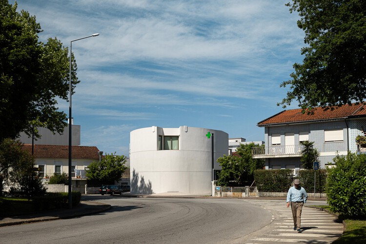 São João Pharmacy / Tsou Arquitectos - Exterior Photography, Concrete