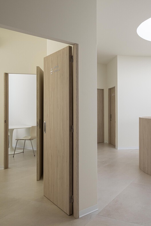 São João Pharmacy / Tsou Arquitectos São João Pharmacy / Tsou Arquitectos - Interior Photography, Wood, Door