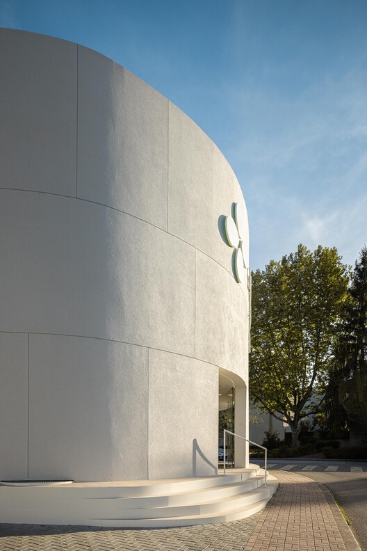 São João Pharmacy / Tsou Arquitectos São João Pharmacy / Tsou Arquitectos - Image 9 of 35
