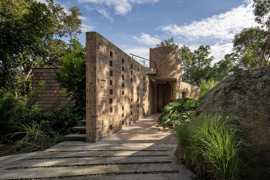 15 Colombian Houses with Exposed Brick 15 Colombian Houses with Exposed Brick - Image 13 of 16