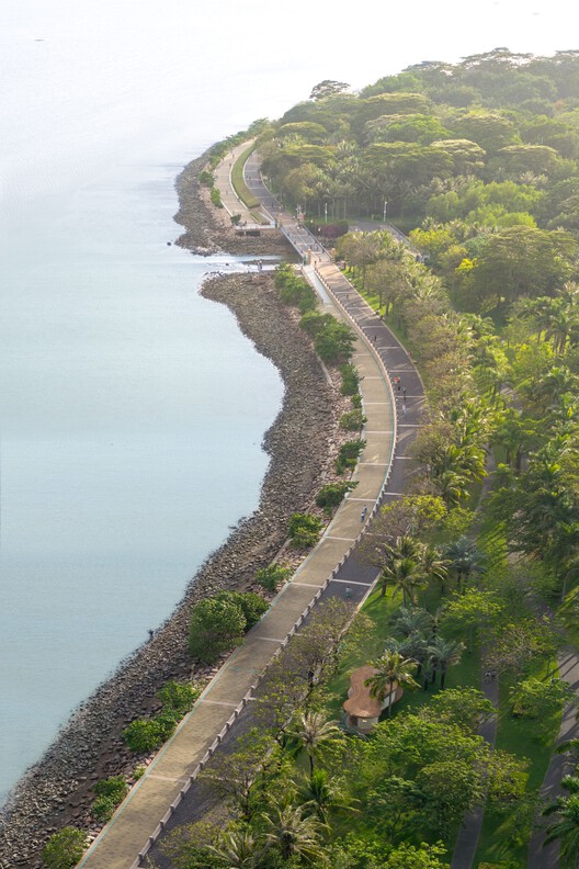 A Leaf Canopy by the Sea / Studio 10 A Leaf Canopy by the Sea / Studio 10 - Image 13 of 34