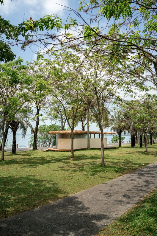 A Leaf Canopy by the Sea / Studio 10 A Leaf Canopy by the Sea / Studio 10 - Image 24 of 34