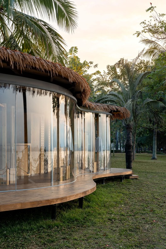 A Leaf Canopy by the Sea / Studio 10 A Leaf Canopy by the Sea / Studio 10 - Image 9 of 34