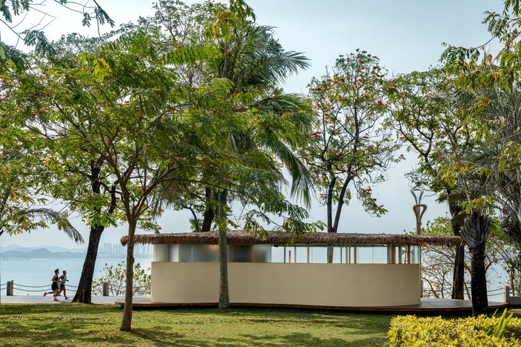 A Leaf Canopy by the Sea / Studio 10 - Image 2 of 34