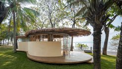  A Leaf Canopy by the Sea / Studio 10